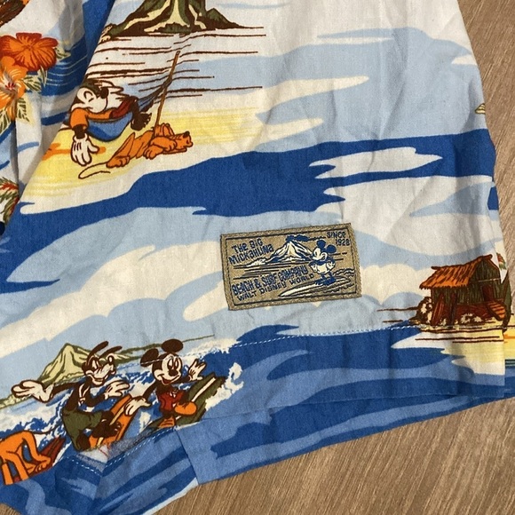 Walt Disney World | Mickey Big Mickahuna Beach & Surf Co | Hawaiian | La… - Picture 5 of 9